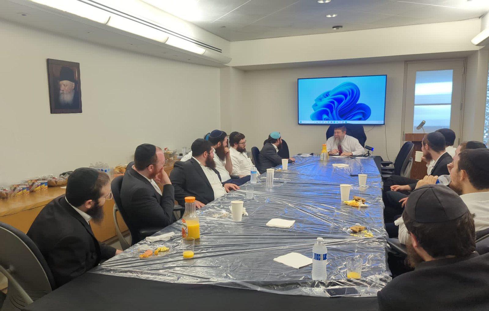 Shluchim at a Grow Gelt gathering