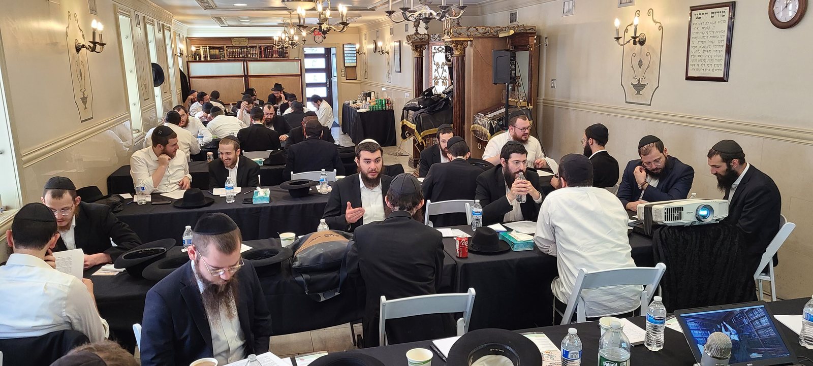 Shluchim learning together
